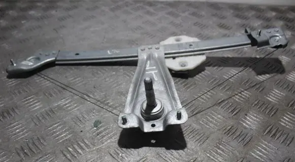 Rear door manual window regulator
