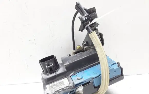 Volvo S60 Front door lock 8650546