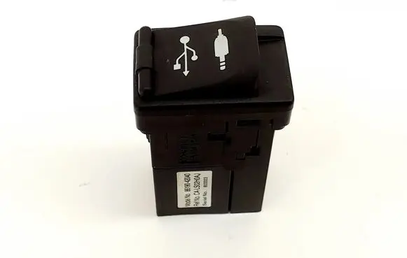 Toyota RAV 4 (XA40) AUX in-socket connector 8619042040