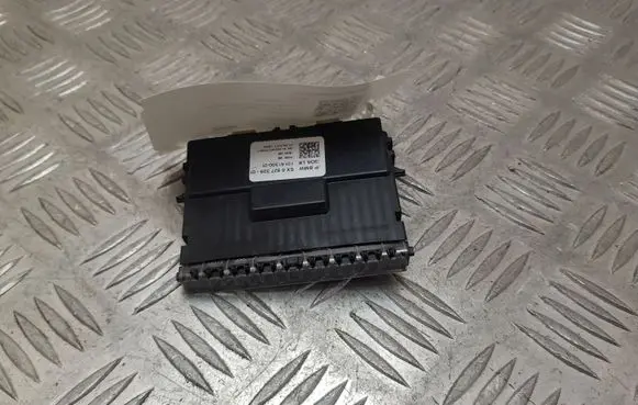 BMW 7 G11 G12 Indicator relay 6827329