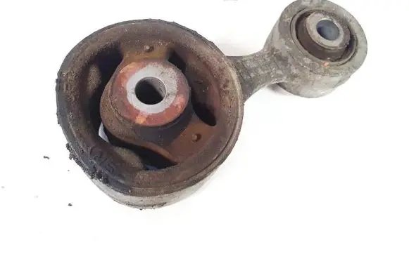 Honda CR-V Engine mount bracket