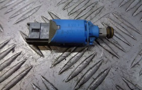 Renault Megane II Clutch fluid level sensor 8200168239B