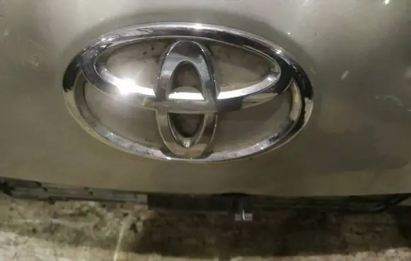 Toyota Auris 150 Manufacturer badge logo/emblem 