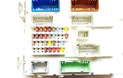Volvo V40 Fuse box set 31453131 8904357826