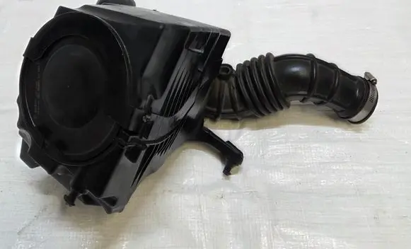Ford Kuga II Air filter box BV619C679CB