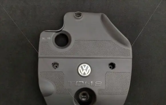 Volkswagen Golf IV Engine cover (trim) 038103925