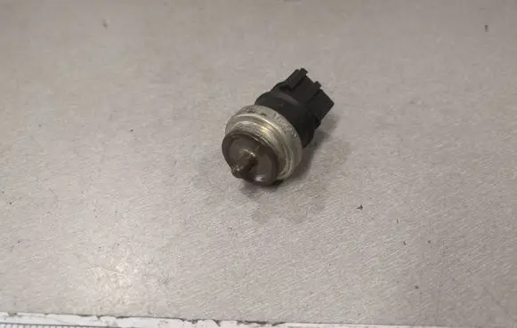 Renault Scenic I Coolant temperature sensor 7700105087 269706