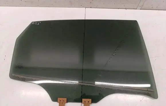 Nissan Qashqai J12 Rear door window glass 43R011604