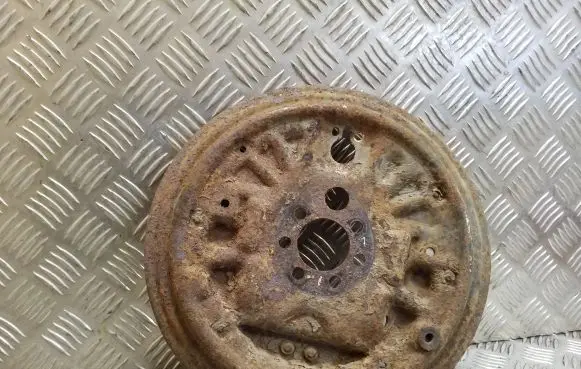 Volkswagen PASSAT B4 Rear brake disc plate dust cover 