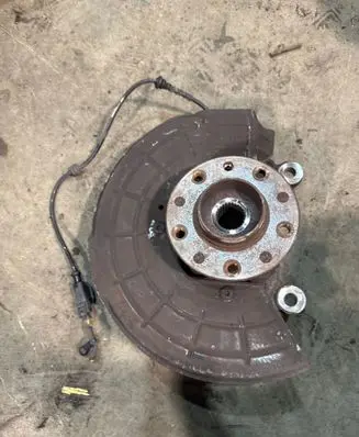 Front wheel hub