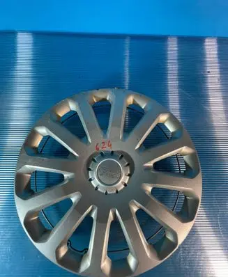 Ford Fiesta R15 wheel hub/cap/trim 8V211130JB