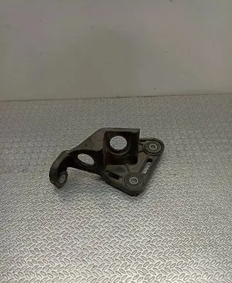 Volkswagen PASSAT B6 Gear shift cable bracket 1K0711789J