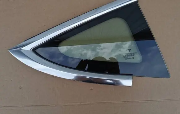 Tesla Model 3 Rear side window 1080706-00-H