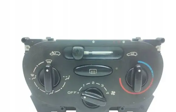 Peugeot 206 Climate control unit 1068901 BFC752 10704