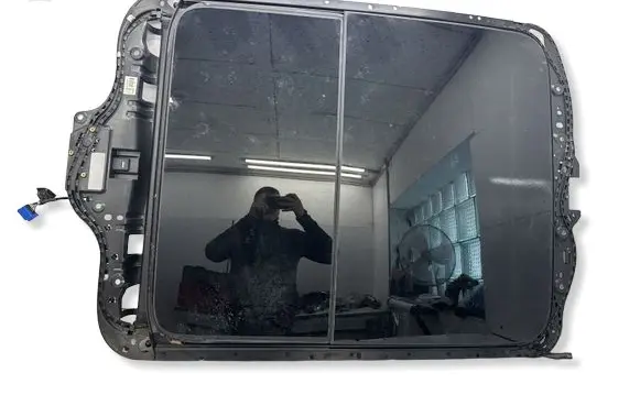 Maserati Levante Sunroof set 06700753880