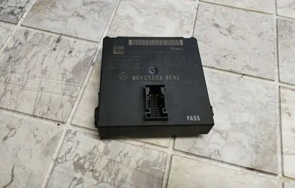 Mercedes-Benz S W221 Gateway control module A2215408362 A2215408462