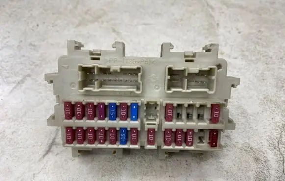 Nissan Pathfinder R51 Fuse module EA0004L09