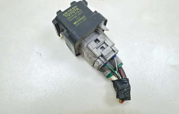 Toyota RAV 4 (XA20) Glow plug pre-heat relay 2861067010 1567000671