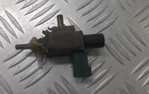 Mazda 6 Vacuum valve K5746593