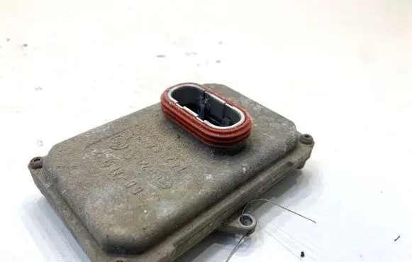 Opel Astra H Voltage converter/converter module 13210773