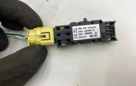 Hyundai Tucson JM Airbag deployment crash/impact sensor 0285003035 SA320020000