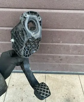 Volkswagen PASSAT CC Clutch pedal 3C1721059AC