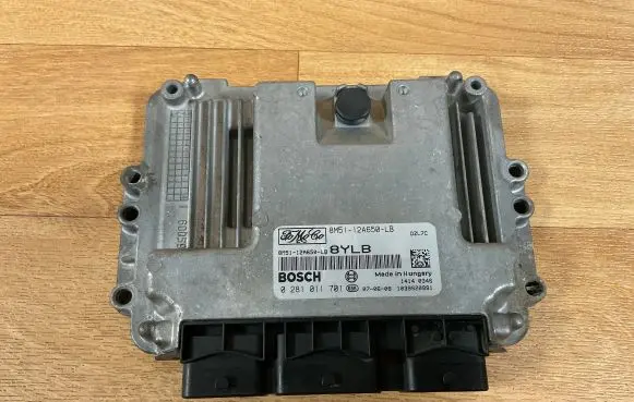 Ford Focus Engine control unit/module 8M5112A650LB 1039S20991 81011701