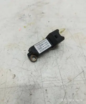 Audi A4 S4 B5 8D Airbag deployment crash/impact sensor 8D0959643B 070400 023080L2E10A