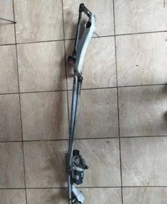 Mercedes-Benz B W245 Front wiper linkage and motor A1698200300 404902