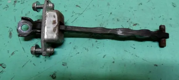 Suzuki Grand Vitara II Front door check strap stopper 
