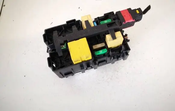 Opel Crossland X Fuse box set 9806192580