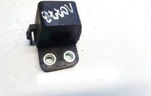 Radiator mount bracket