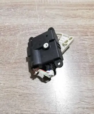 Nissan Qashqai Air flap motor/actuator 3K01030840 080130