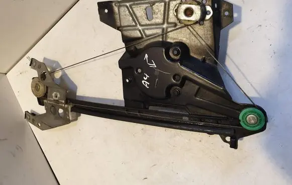 Rear door manual window regulator