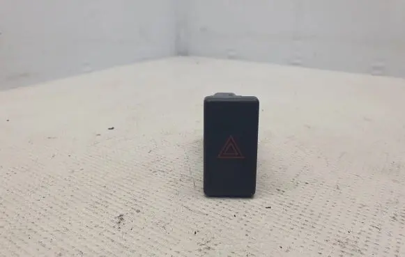 Toyota Avensis T250 Hazard light switch 157963