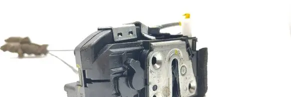 Nissan Pulsar Front door lock 3814l