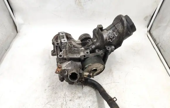 Honda CR-V Oil filter mounting bracket