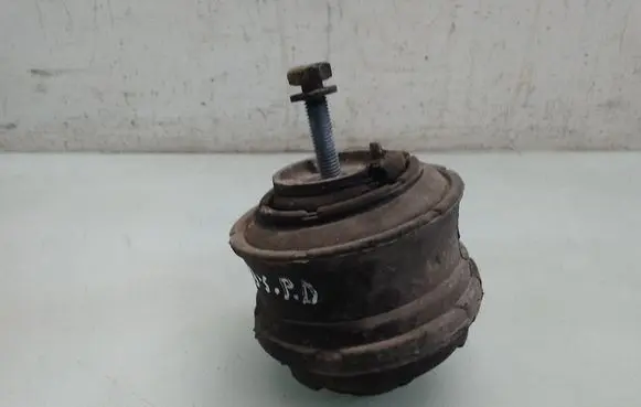 Engine mount bracket