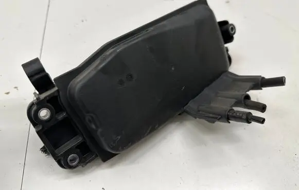 Vacuum air tank