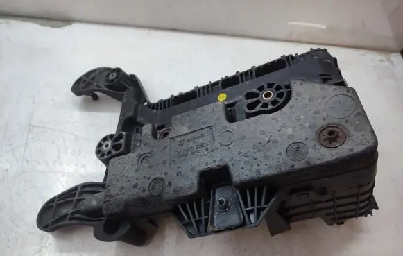 Audi A3 S3 8P Battery tray 1K0915333