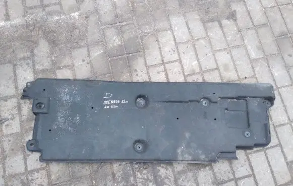 Toyota Avensis T270 Center/middle under tray cover 5816505010