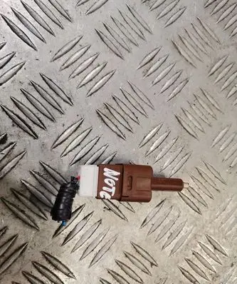 Nissan Note (E11) Brake pedal sensor switch