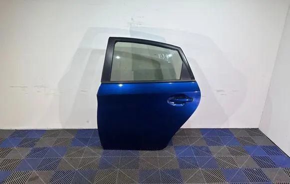 Toyota Prius (XW30) Rear door 