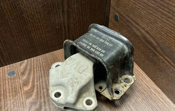Citroen Berlingo Engine mounting bracket 9636270080 9636583980 9636845880