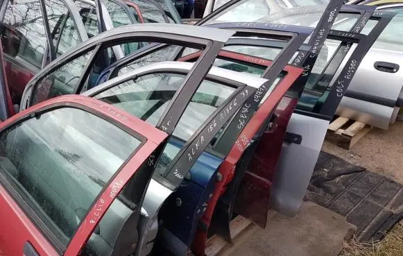 Mitsubishi Colt Front door