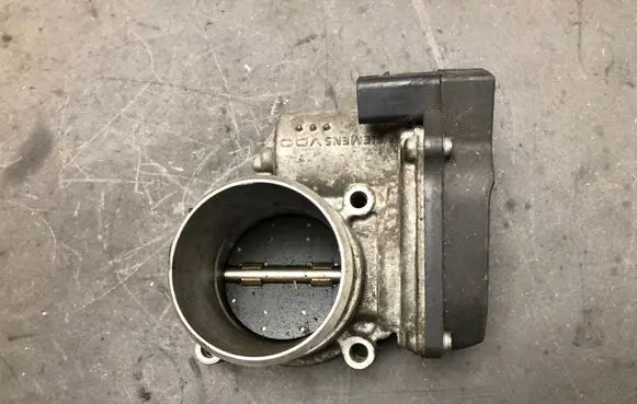 Volkswagen Touran I Throttle valve 06F133062G A2C53044094