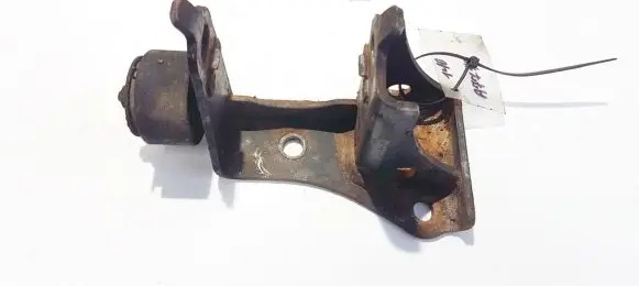Engine mounting bracket
