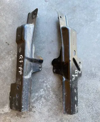 Audi Q7 4L Fender mounting bracket 4L0805697