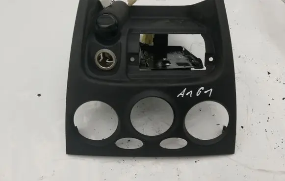 Hyundai Santa Fe Cigarette lighter trim front NOCODE