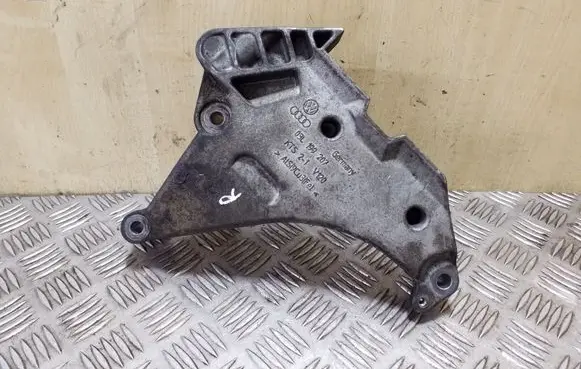 Volkswagen Tiguan Engine mounting bracket 03L199207